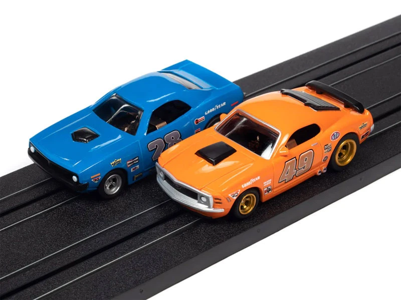 Auto World CrossTrax Road Course 9-Foot HO Slot Car Race Set 5 Auto World CrossTrax Road Course 9-Foot HO Slot Car Race Set - Image 3