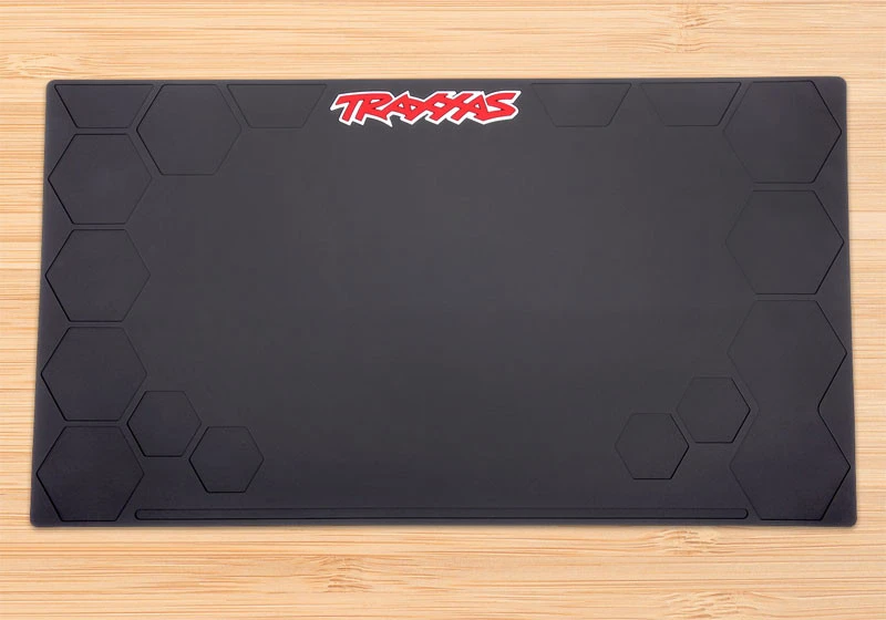 Traxxas Rubber Large Pit Mat (36''x20") 6 Traxxas Rubber Large Pit Mat (36''x20") - Image 4